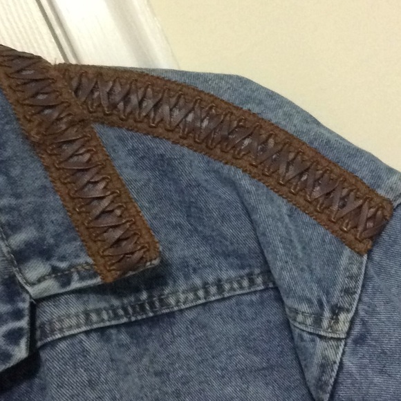 Jean Jacket w/Leather Trim (L-XL) - Picture 8 of 9